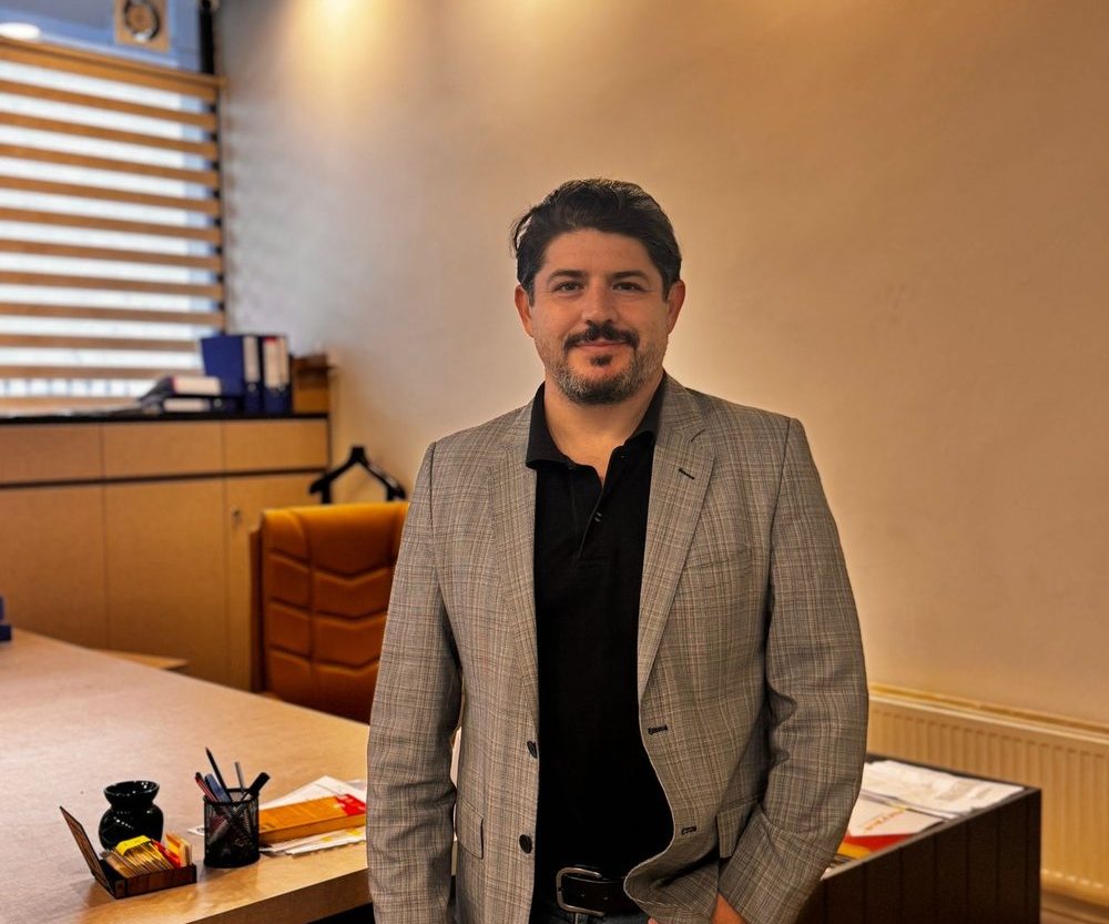 Adem Zengin, ofisinde